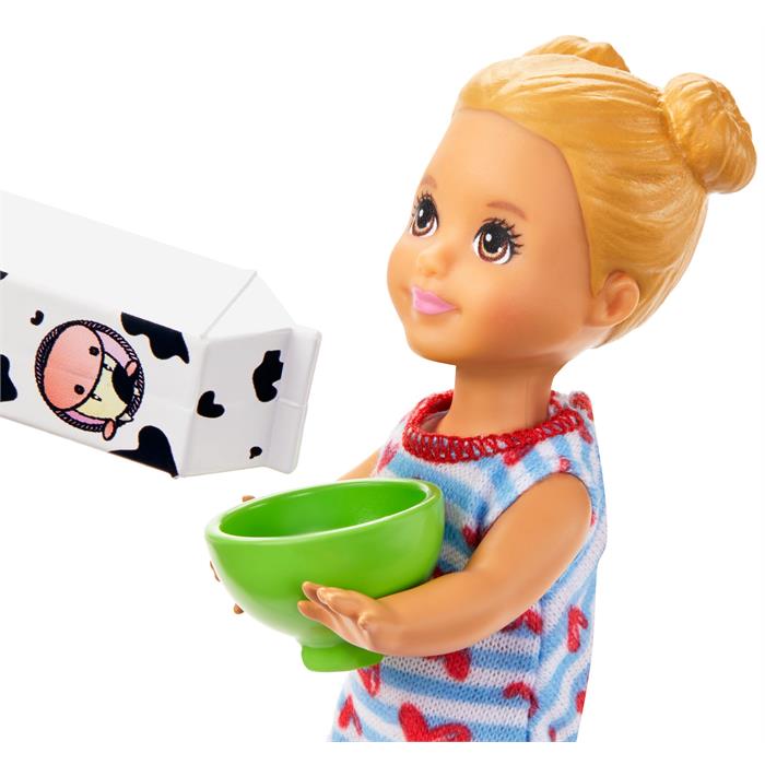 Barbie Bebek Bakıcısı Bebeği Minik Bebekler ve Aksesuarları Oyun Seti, Mama Sandalyeli GHV87