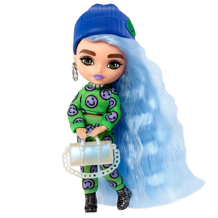 Barbie Extra Mini Bebekler (14 cm) Açık Mavi Saçlı Bebek, Giysileri, Aksesuarları ve Standıyla HGP65