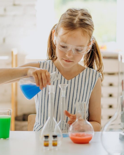 Evde Yapabileceğiniz 10 STEM Deneyi: Çocuklarla Bilimi Keşfedin